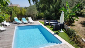  Villa de 4 chambres avec piscine privee jardin clos et wifi a La Gaude  Ла Год